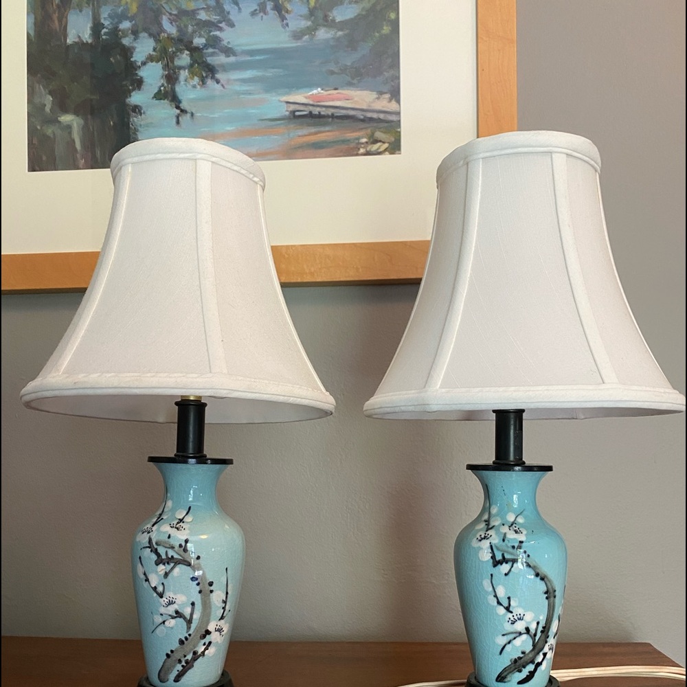 2(pair) Ceramic Lamps with oriental like design